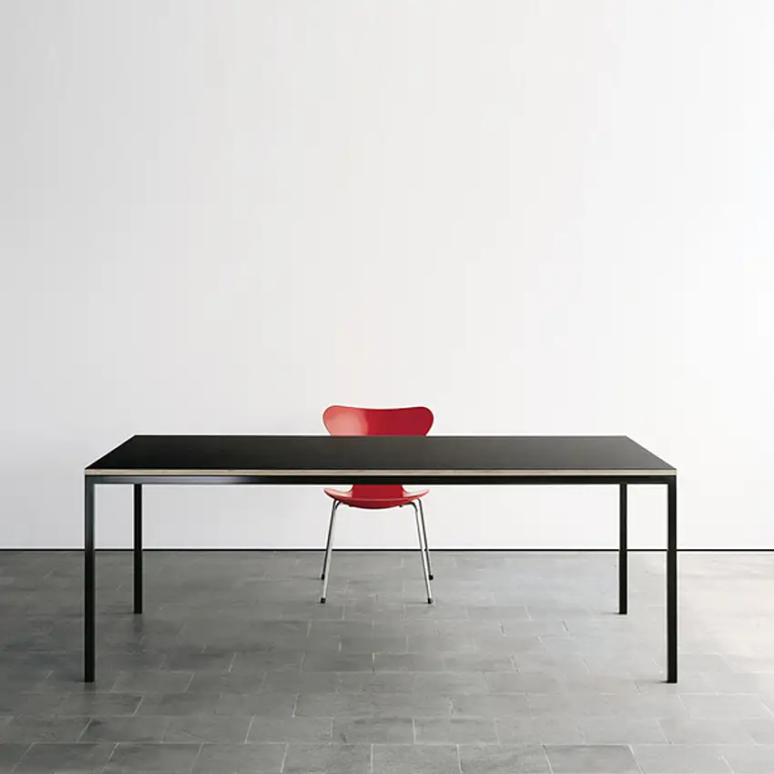 Schlanker Tisch von Lehni -10 %