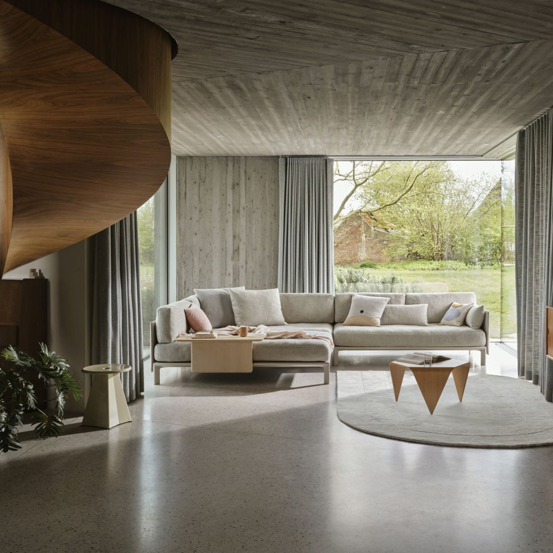 Anagram Sofa Plattform mit Sitzkissen 1100 x 1650 mm mit Untergestell in Kreide 37