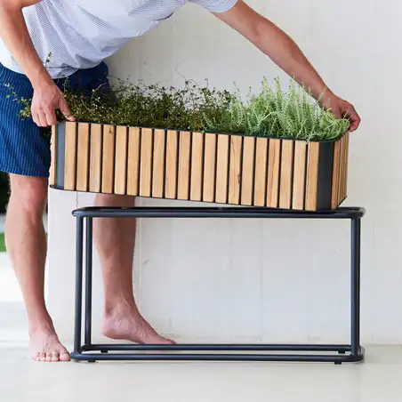 Blumenkasten auf Beinen